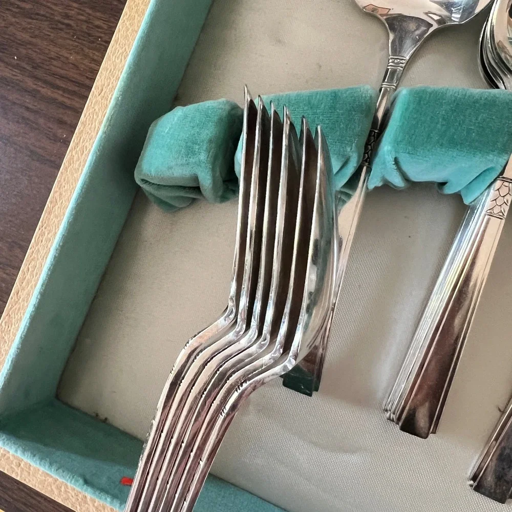 Vintage‎ Community Plate Coronation Silverplate Flatware Set with Case 50+ Pc